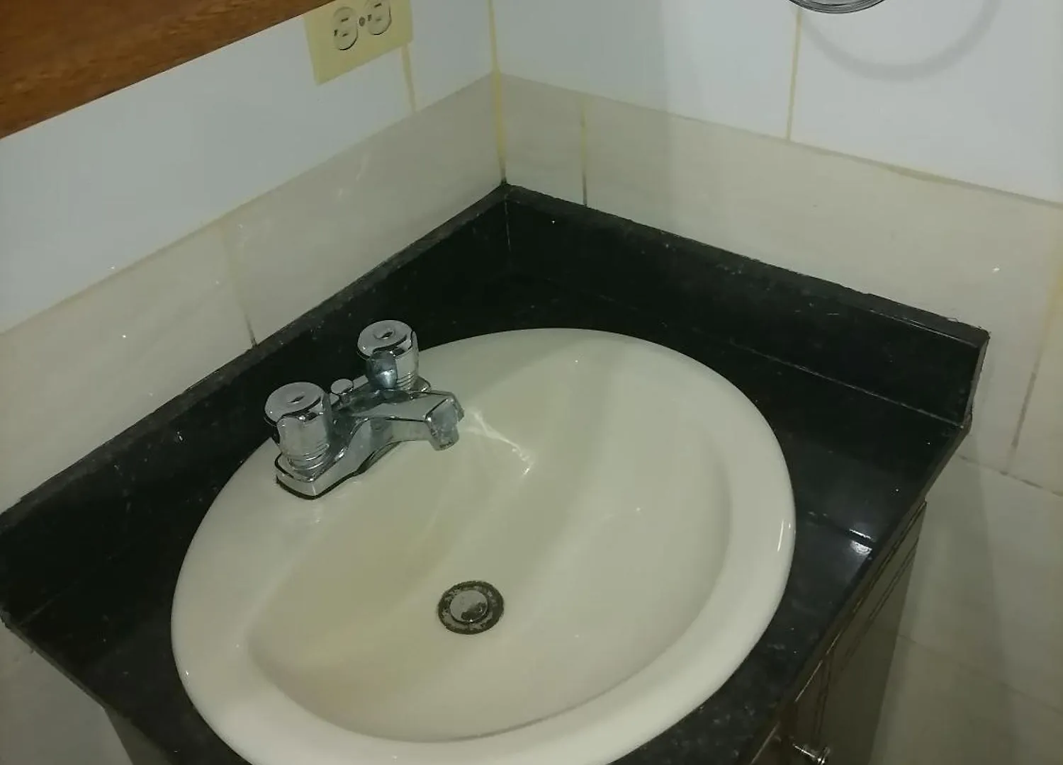 Apartestudio De 2 Habitaciones Con Cocina Compartida Medellin