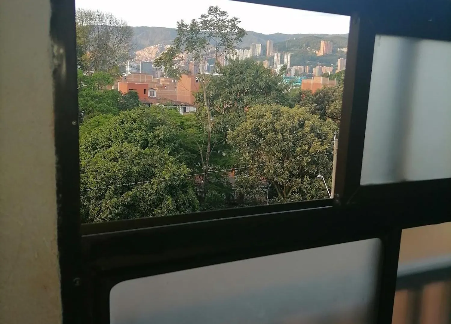 Homestay Apartestudio De 2 Habitaciones Con Cocina Compartida Medellin