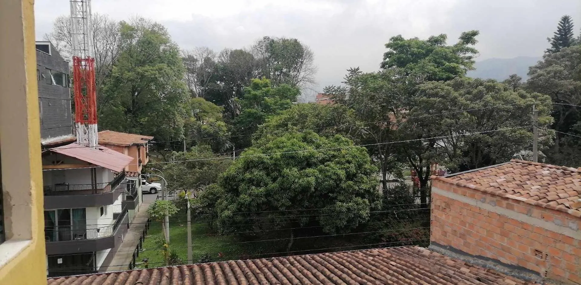 Homestay Apartestudio De 2 Habitaciones Con Cocina Compartida Medellin